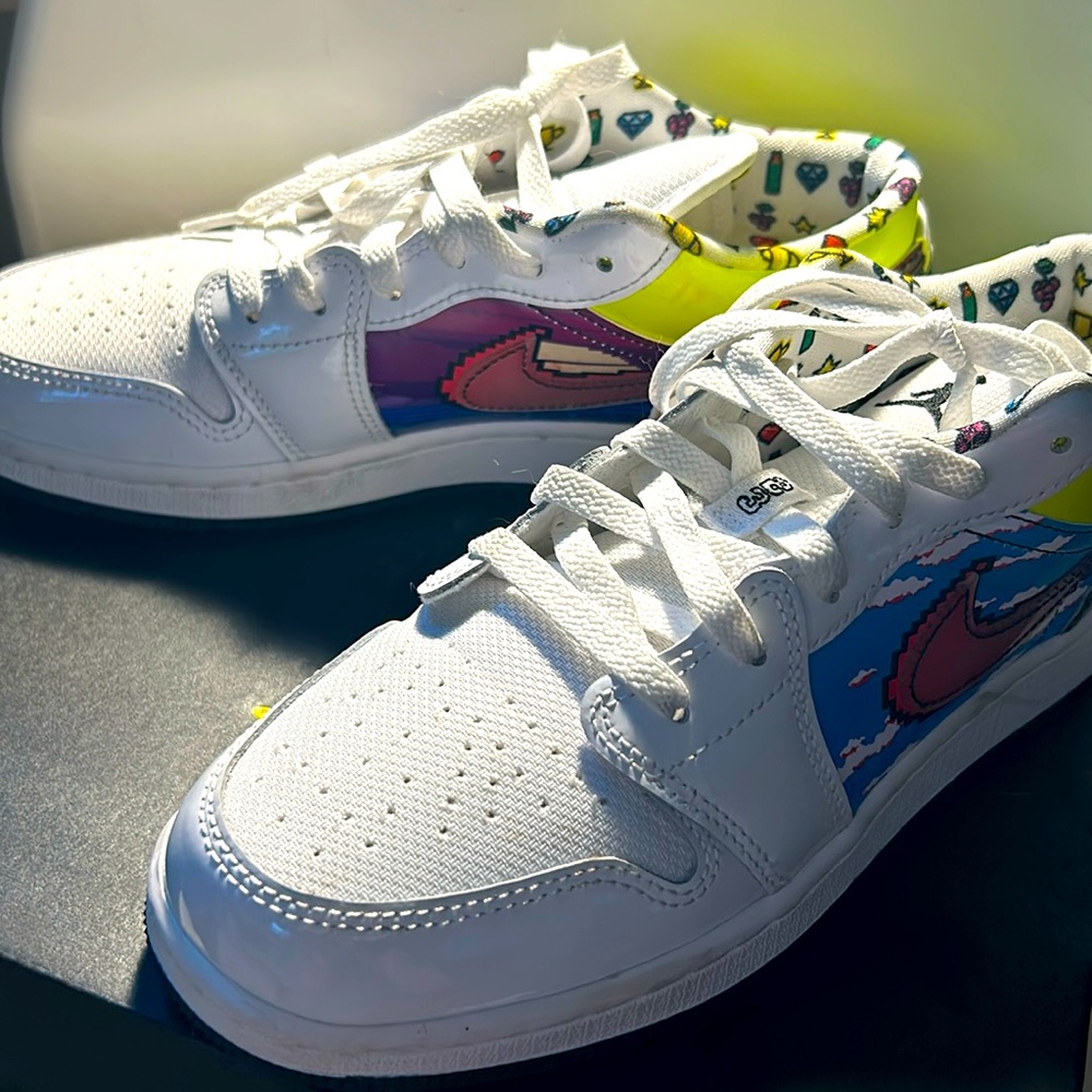White Retro 80’s Air Jordan 1 low (GS) no creases, only worn once, white laces